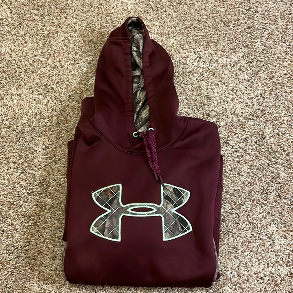 Maroon/Camo under armour sweatshirt